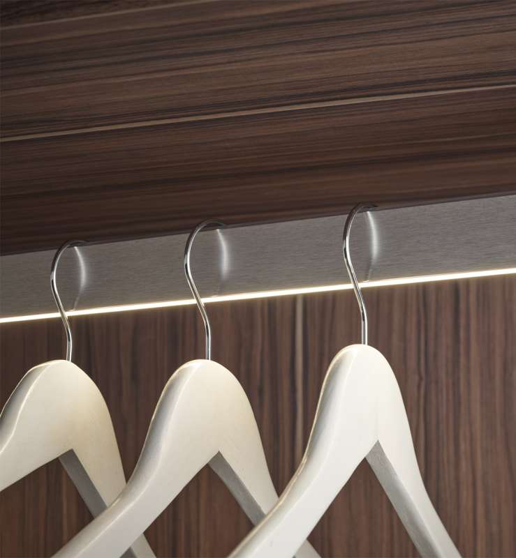 Tringle de penderie LED à recouper