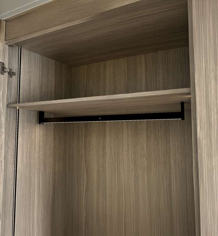 Tringle de penderie LED à recouper